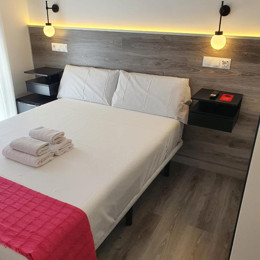 Hotel Ch Bueno à Madrid Extérieur photo