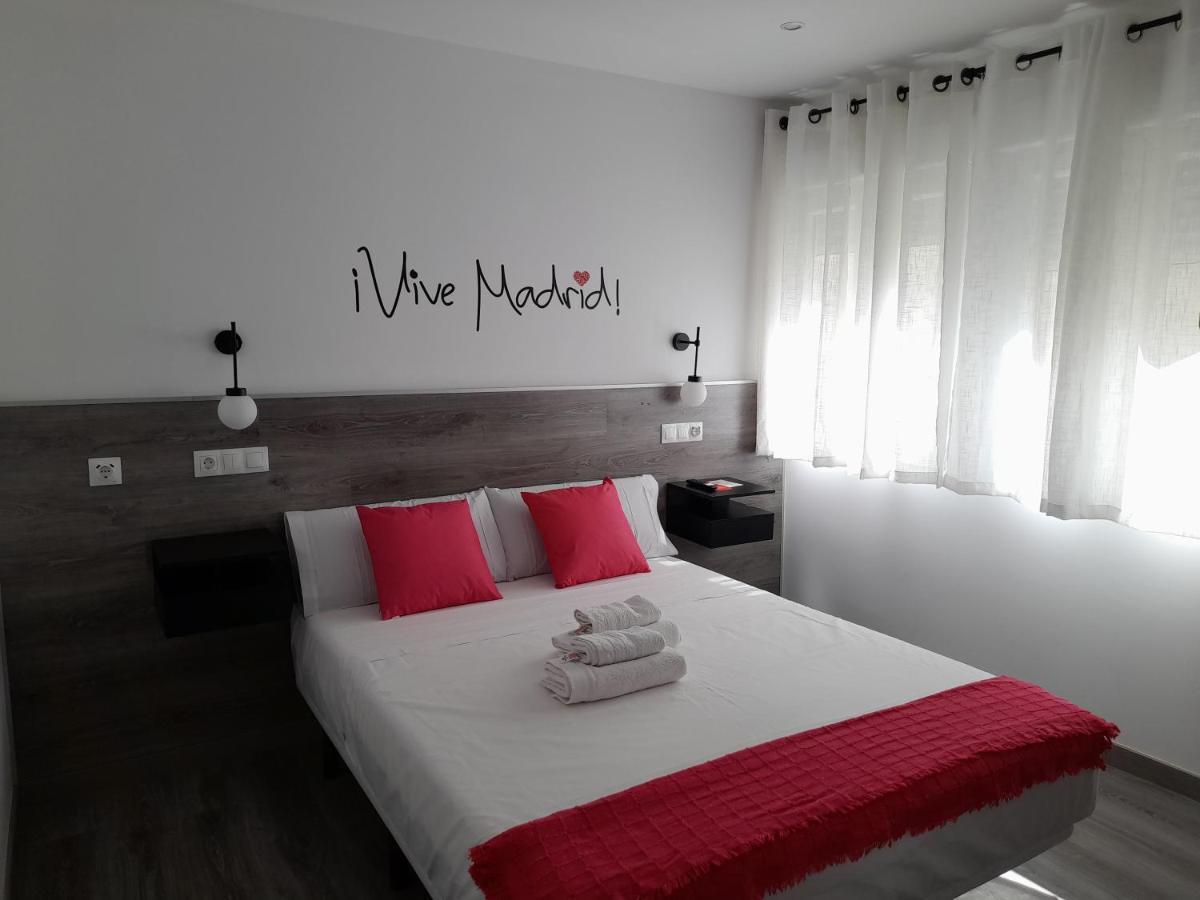 Hotel Ch Bueno à Madrid Extérieur photo