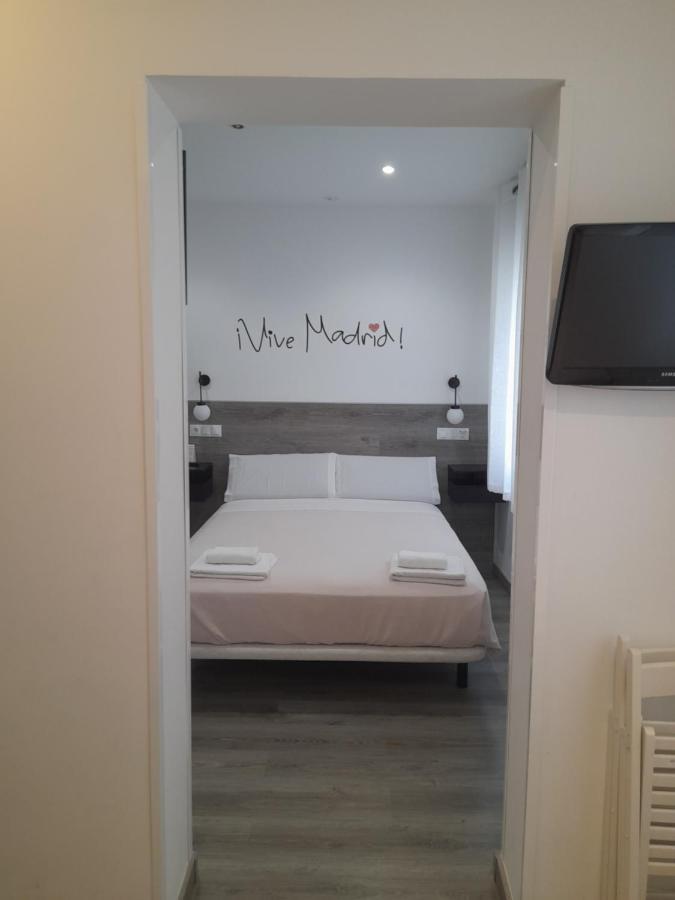 Hotel Ch Bueno à Madrid Extérieur photo