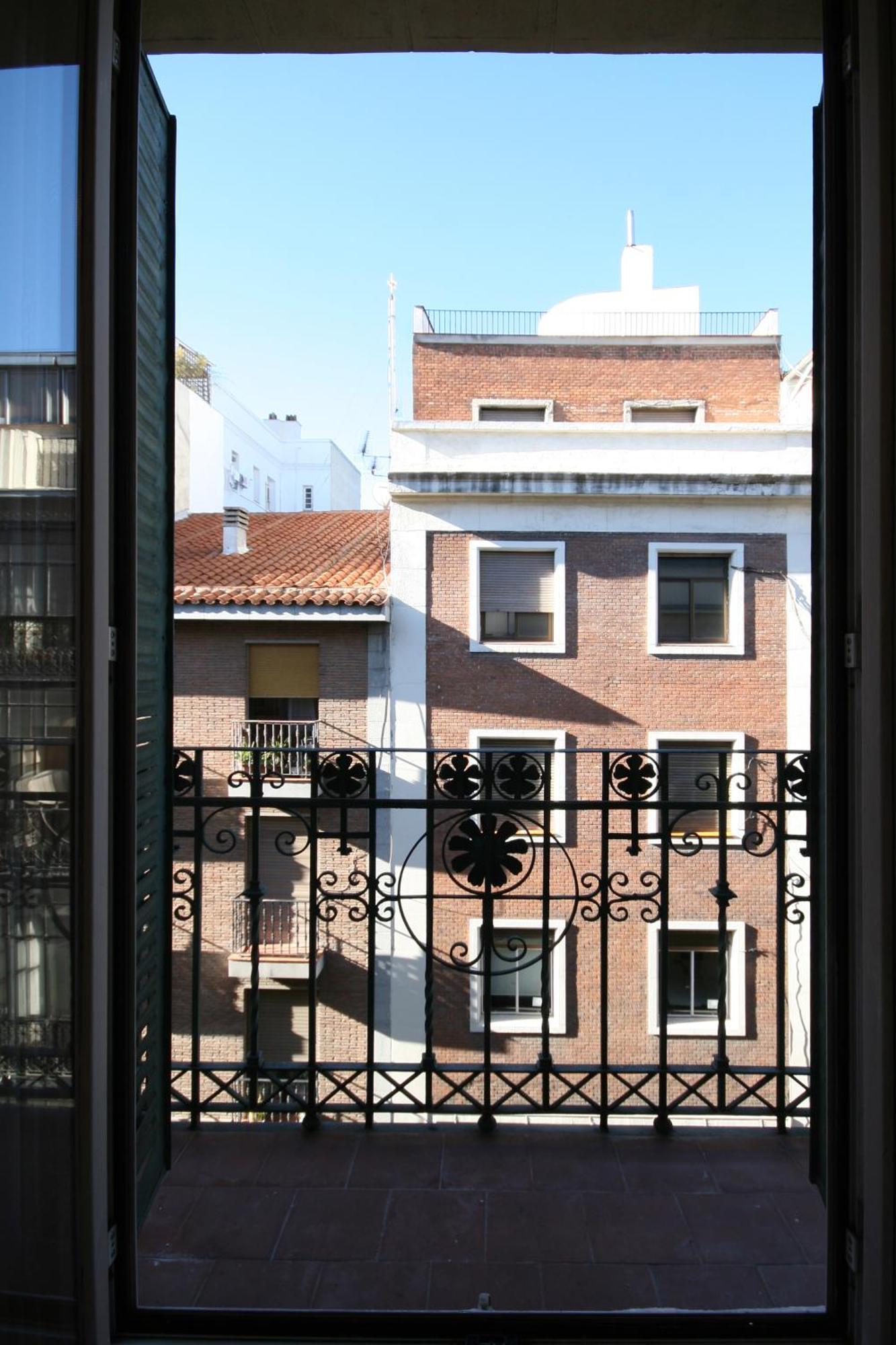 Hotel Ch Bueno à Madrid Extérieur photo